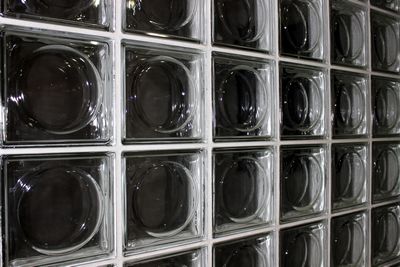 Chantier de une cloison en briques de verre