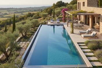 Quelle piscine installer sur un terrain en pente ?