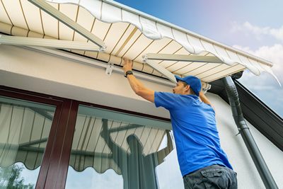 Chantier de achat et de pose d'un store extérieur