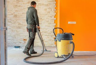 Comment choisir votre aspirateur de chantier ? — guide travaux RenoMigo Comment choisir votre aspirateur de chantier ? : conseils, prix et travaux