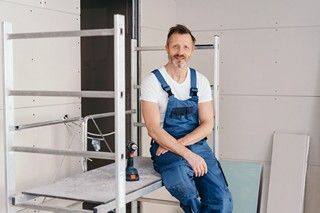 Comment choisir un échafaudage ? — guide travaux RenoMigo Comment choisir un échafaudage ? : conseils, prix et travaux