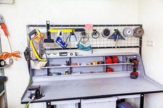 Comment choisir un établi ? — guide travaux RenoMigo Comment choisir un établi ? : conseils, prix et travaux