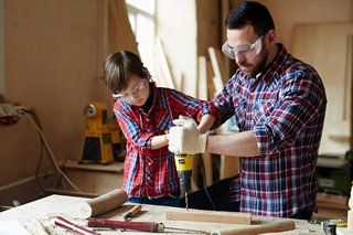 Comment choisir votre perceuse ? — guide travaux RenoMigo Comment choisir votre perceuse ? : conseils, prix et travaux
