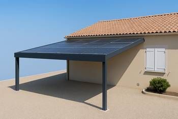 Prix d'un carport solaire en 2025 — guide RenoMigo Prix d'un carport solaire en 2025 : conseils et prix des travaux