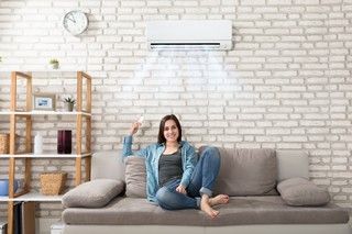 Prix d'une clim pour 100m² — guide RenoMigo Prix d'une clim pour 100m² : conseils et prix des travaux