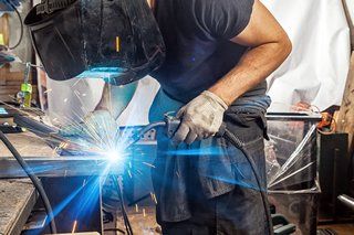 Comment choisir un poste à souder ? — guide travaux RenoMigo Comment choisir un poste à souder ? : conseils, prix et travaux