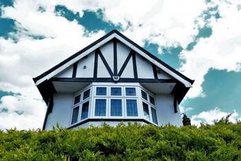 Maison moderne : les tendances déco et smart tech qui changent tout — guide RenoMigo Maison moderne : les tendances déco et smart tech qui changent tout : conseils et prix des travaux