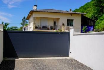 Les avantages du portail battant en aluminium : conseils et prix des travaux