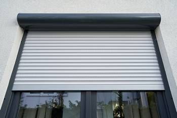 Volet roulant électrique bloqué au milieu : que faire ? : conseils et prix des travaux