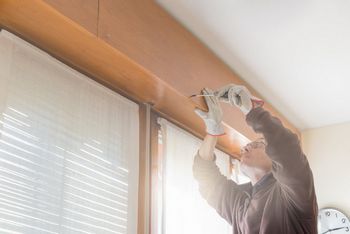 Réparation de volets roulants : cherchez un spécialiste ! — guide RenoMigo Réparation de volets roulants : cherchez un spécialiste ! : conseils et prix des travaux